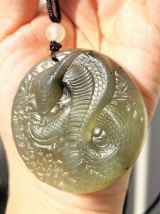 天然翡翠　岫玉　蛇彫刻　蛇牌　円札　十二支の巳　守り　ネックレス