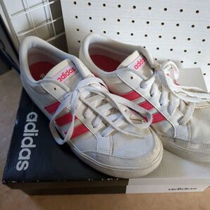 adidas スニーカー 25