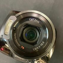 DKe521Y06 動作品 SONY ソニー HDR-SR12 CarlZeiss カールツァイス Vario-Sonnar T* 1,8/4,9-58,8 ビデオカメラ 2008年製　_画像4