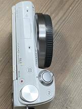 SONY ミラーレス一眼カメラ NEX-5T 本体/バッテリー/充電器/ストロボ_画像3