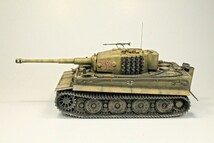 タミヤ1/35 ドイツ重戦車ティーガーⅠ 後期型　完成品_画像8