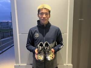 ［チャリティ］ラインメール青森FC　＃24　青木　義孝　選手　サイン入りスパイクシューズ