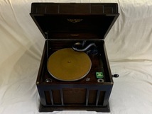 ■ J1-92 (1582) ビクトローラ／ Victrola 卓上型 蓄音機 本体 米国製 CAMDEN 針付き SP盤付き 京都発 動作確認済_画像1