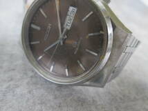 【1123o S7102】 RICOH RIQUARTZ 580502 リコー 3針 デイデイト ブラウン文字盤 腕時計 時計 ジャンク_画像6