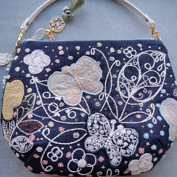 ハンドメイド　バッグ　handmade　手刺繍　刺繍　可愛い　アート　おしゃれ　ミナペルホネン　デニム　デザイン　一点もの　