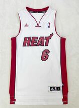 良品　JAMES　レブロン・ジェームズ　NBA　HEAT　adidas　アディダス　ゲームシャツ　ユニフォーム　メンズ　Mサイズ　刺繍ロゴ　正規品_画像2