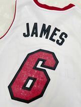 良品　JAMES　レブロン・ジェームズ　NBA　HEAT　adidas　アディダス　ゲームシャツ　ユニフォーム　メンズ　Mサイズ　刺繍ロゴ　正規品_画像4