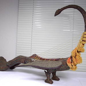 サウン・ガウ ビルマの竪琴 ハープ 孔雀 の画像3