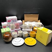 N 2430　[ 箱入り ペアマグカップ　等 12点まとめて！！]　インテリア 仲良しマグ コップ 湯呑 茶碗 皿 スマイリー 夫婦 カップル 保管品_画像1