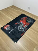 ドゥカティ 特大フラッグ バナー 約150×90cm タペストリー 旗 ガレージ装飾 アメリカン アメ車 ホットロッド 壁紙装飾 Ducati_画像2