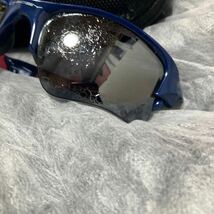 訳ありOAKLEY サングラス　エンジェルカラー　大リーグ　ケース付き_画像2