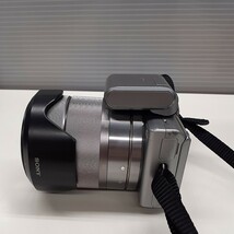  SONY ソニー α NEX-5 レンズ E 3.5-5.6/18-55 OSS 0.25m/0.82ft ミラーレス一眼カメラ バッテリー充電切れ動作未確認ジャンク　zejま_画像2