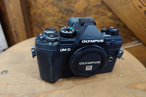 OLYMPUS OM-D E-M5 Mark III 