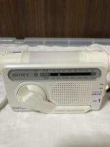 動作品)　SONY　ソニー　手回し充電　FM/AMポータブルラジオ　ホワイト　ICF-B03　防災用ラジオ　_画像10