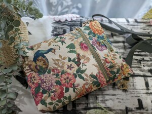 ハンドメイド　バッグ☆サコッシュ☆ショルダー☆LIBERTYリバティタナローン☆キャンバーウエルピーコック☆スモーキーグリーン１１号帆布