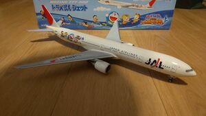 JAL ボーイング 飛行機模型 ドラえもん　1/200 777 300