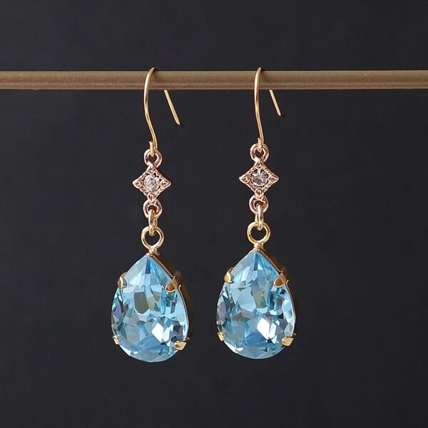 【 18金 フックピアス 】 クリスタル #4320 アクアマリン/Fデザインピアス