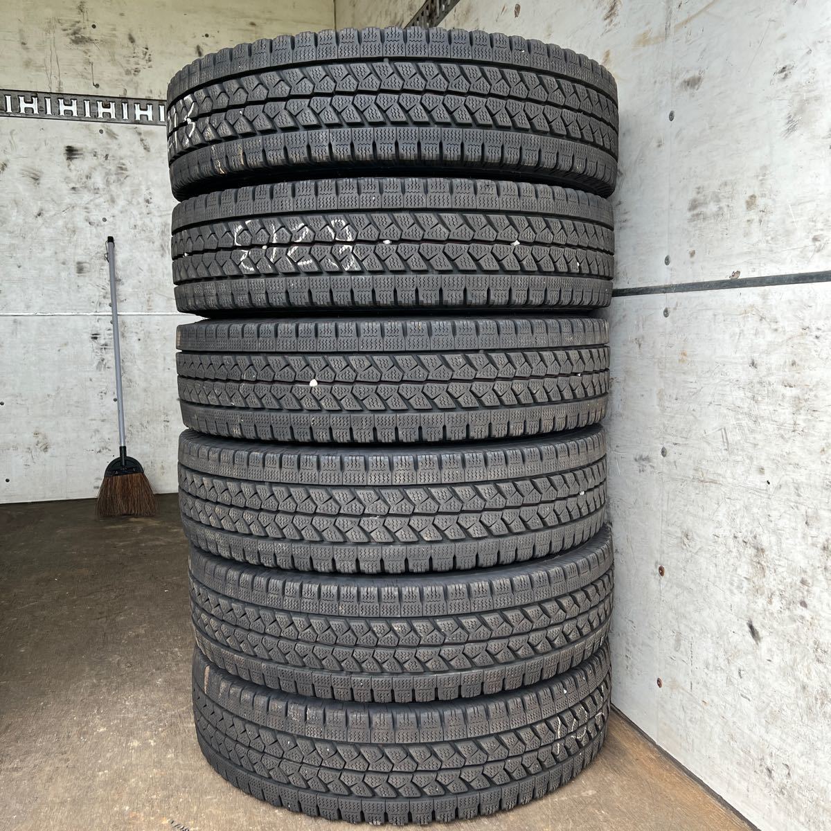 Yahoo!オークション -「195/85r15 113/111」の落札相場・落札価格