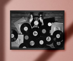 【A4額付き】レコード モノクロ写真 アート ミュージック オーディオ ポップアート レトロ 看板 雑貨 ポスター