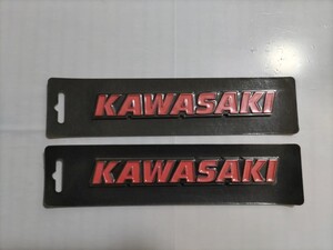 横浜発/未使用/未開封/KAWASAKI/カワサキ/エンブレム/タンクエンブレム/クラシック/Z2/旧ロゴ/2枚セット/長期間倉庫保管品/薄いレッド/