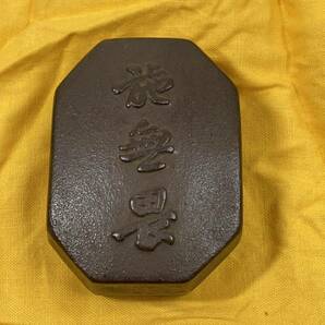 釜師 鈴木盛久 南部鉄器 『香合 無畏施』 共箱 鉄製 重さ145g程 香道具 茶道具 共箱の画像2