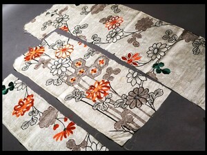 ◆江戸期　白綸子　華文様　刺繍　小袖裂　三点◆　時代衣装古裂古布法衣装束狩衣神主衣装巫女衣装有職衣装袈裟打敷表具裂金襴錦裂