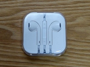 ◆◆Apple 純正 EarPods ステレオ イヤホン（有線）マイク付き　ケースあり 未使用｜E-1027◆◆