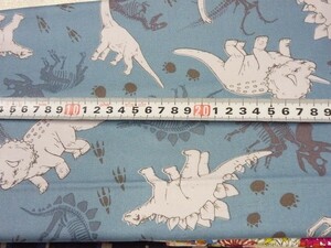 100*60★ブルー・恐竜柄の・ハギレ・生地・布★0472-85