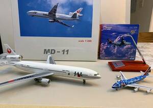 1円～ 2個セット 美品　1/200 JAL 日本航空MD11 旧塗装 ホーガンウイングス製、1/500 日本航空747-400D ディズニー塗装 ビッグバード製