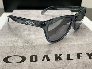 偏光★OAKLEYオークリー FROGSKINSフロッグスキン クリスタルブラック/POLARIZEDミラー USA製サングラス グレースモーク黒 釣りドライブ