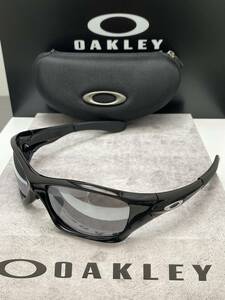 偏光レンズ★OAKLEYオークリーPITBULLピットブル Polished Black/黒ブラックミラーPOLARIZED アジアンフィット USA製サングラス ケース付