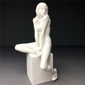 陶磁製　磁器　西洋彫り　フィギュリン　少女　女神　ヌード　女性　少女　美人　置物　重さ約369ｇ