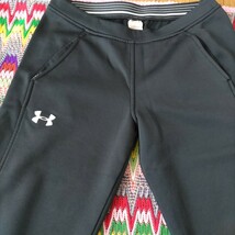 UNDER ARMOUR　スエット・ジャージパンツ　黒　冬秋用　レディースM-L_画像2