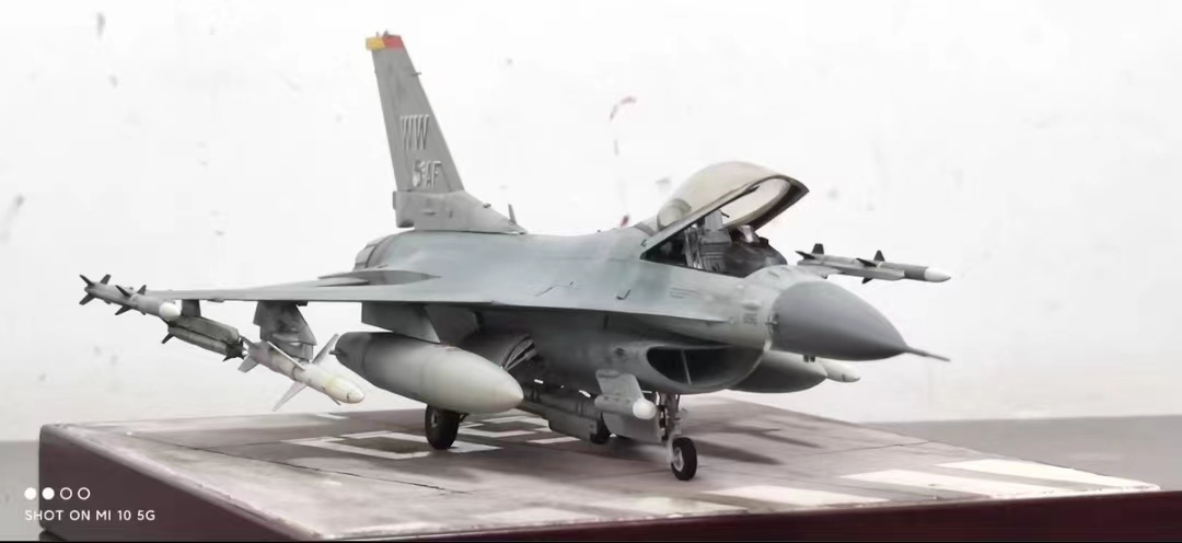 1/48 US Air Force F-16 Kampfflugzeug, Zusammengebaut und bemalt, Komplettes Produkt, Plastikmodelle, Flugzeug, Fertiges Produkt