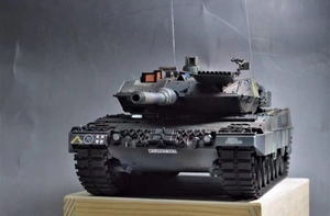 1/35 ドイツ主力戦車 レオパルト２A5 組立塗装済完成品 
