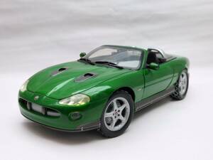 スカイネット 1/18スケール ミニカー No.04 007 ボンドカー ジャガー XKR ロードスター 007 ダイ・アナザー・デイ