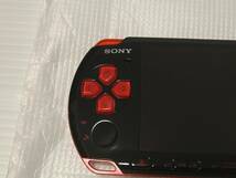 ☆新品同様☆ 超希少色 PSP - 3000 ブラック レッド black red SONY メモリースティック付 本体 psp3000 × 新品 未使用 _画像3