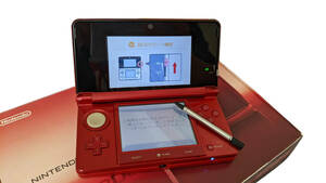 [中古]Nintendo3DS本体 フレアレッド 箱/説明書/充電コード/SDカード/タッチペン付き 赤 備品 初期化済み