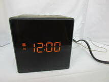 ■T11-49　SONY(ソニー)　目覚し時計　FM/AM CLOCK RADIO 【ICF-C1】　ブラック/黒_画像1