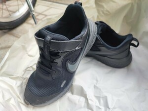 NIKE/ナイキ　スニーカー　21cm NIKEレボリューションBQ5672-001 ブラック 黒