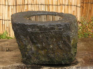 蹲　横幅33cm　重量22kg　手水鉢　石鉢　庭石　九州産天然石