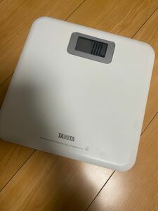 タニタ 体重計 ホワイト HD-661-WH 