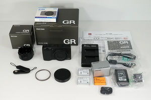 ●【新品同様】リコー RICOH GRⅢ　ショット数９枚　オマケ多数　ＧＲ３　保証残あり