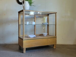  античный стеклянный кейс полка витрины буфет место хранения полки хлеб кейс стекло витрина инвентарь натуральное дерево шкаф интерьер инвентарь старый мебель 