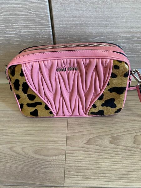 miumiu ショルダーバッグ