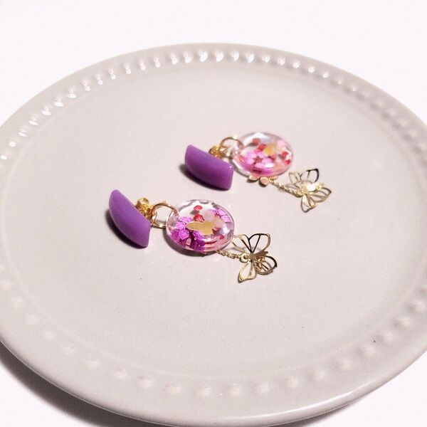 【No.1113】ハンドメイドピアス 蝶とお花のピアス