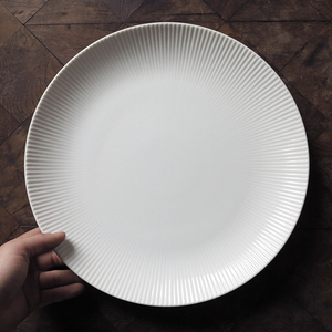 シンプルしのぎ 大きめプレート 2枚セット 白磁 デットストック 1970年代　検: パスタ メイン 大皿 盛り皿 陶器 アンティーク ビンテージ