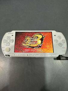 【PSP】SONY ソニー PSP 3000 プレイステーションポータブル 動作確認済み 初期化済み ゲーム機本体のみ バッテリーあり ケーブルなし 