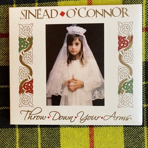 【国内盤/廃盤】Sinead O'Connor / Throw Down Your Arms ・ シネイド・オコナー / スロウ・ダウン・ユア・アームズ 