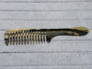 94094. cow angle comb . brush unused 